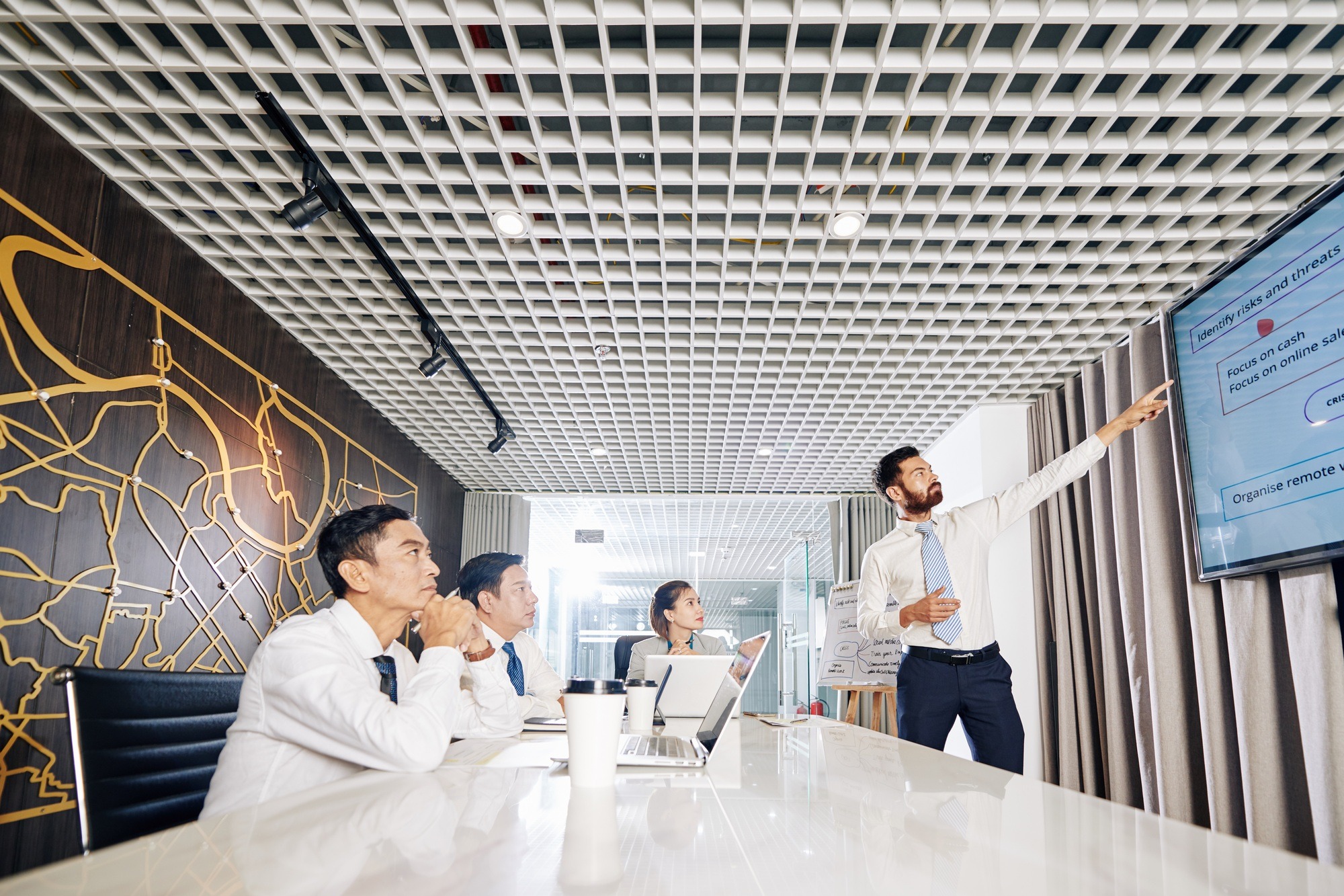 Team discussing anti crisis measures